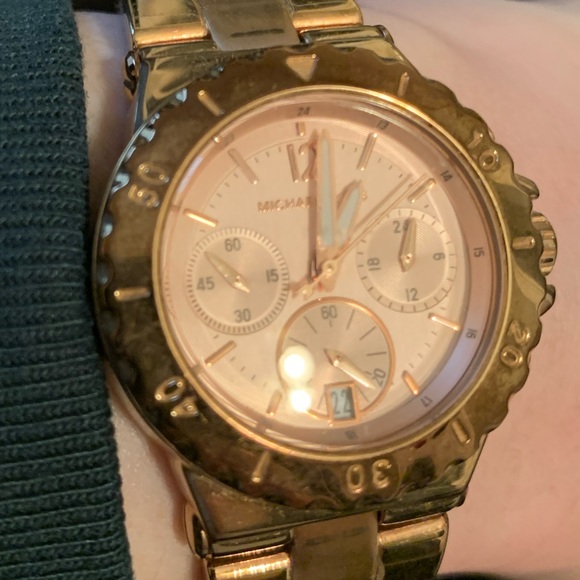✨ MICHAEL KORS GOLD WATCH ✨ - Picture 2 of 4